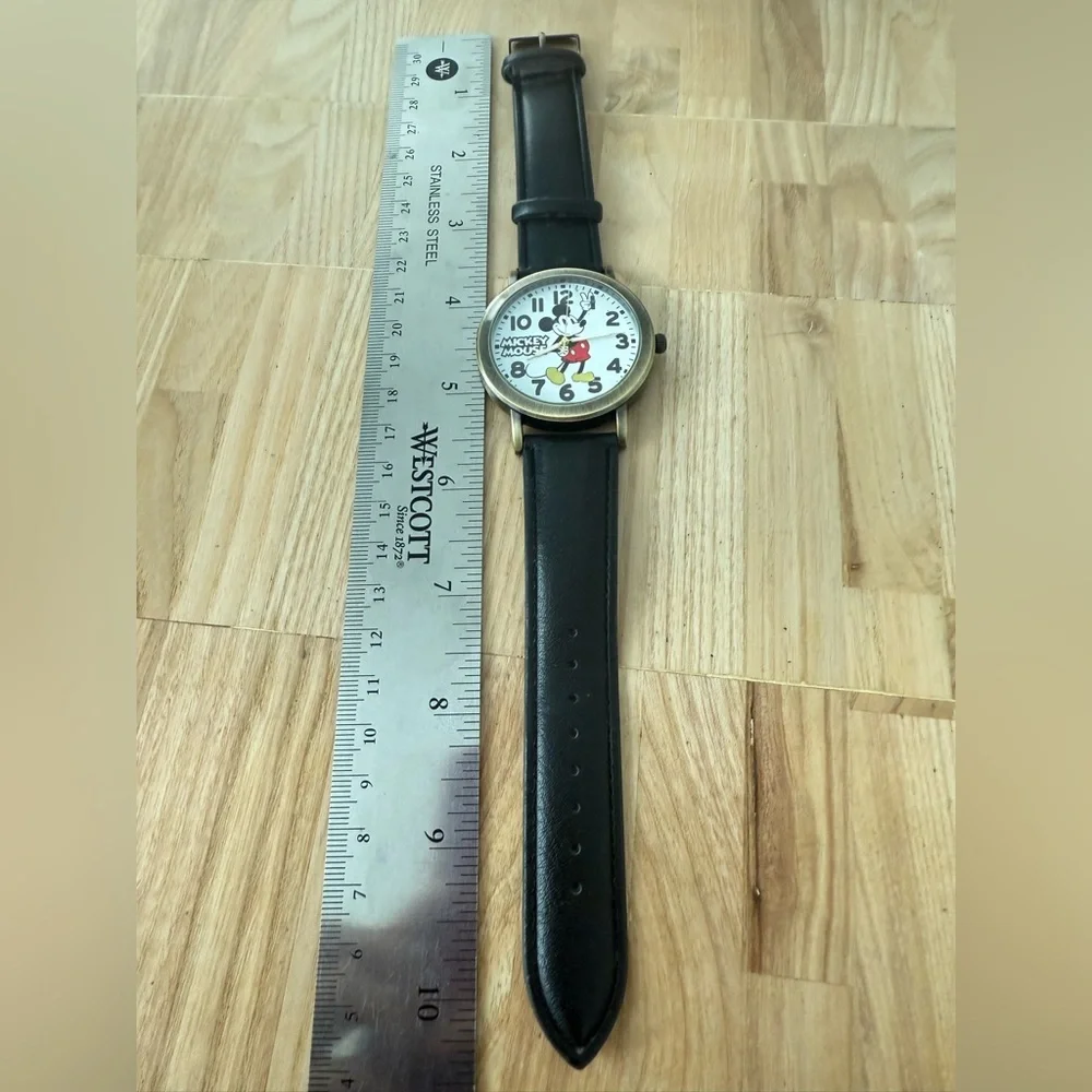 Disney mens Mickey Mouse watch NEW BATTERY